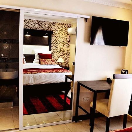Golden Door Villa Gaborone Ngoại thất bức ảnh