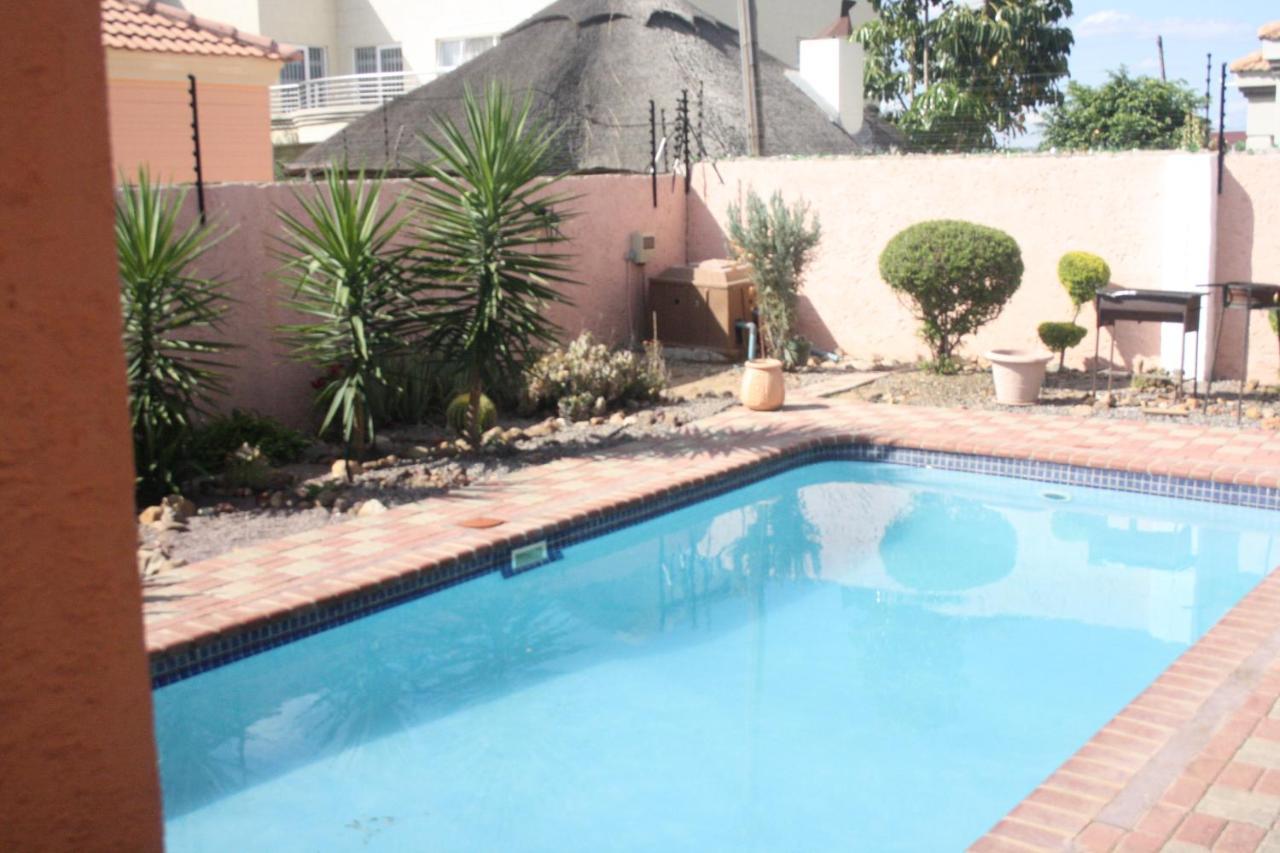 Golden Door Villa Gaborone Ngoại thất bức ảnh