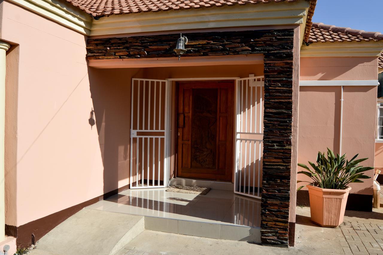 Golden Door Villa Gaborone Ngoại thất bức ảnh