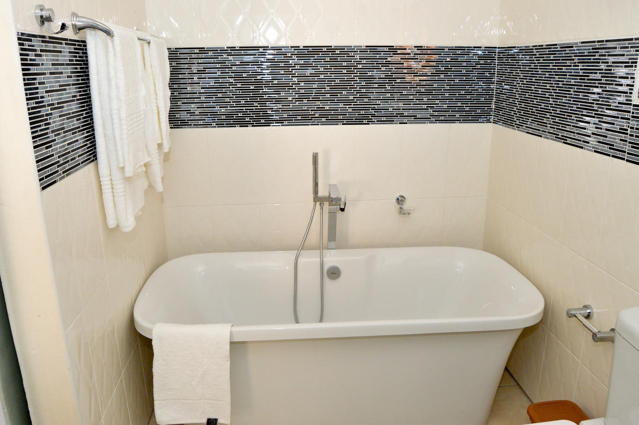 Golden Door Villa Gaborone Ngoại thất bức ảnh